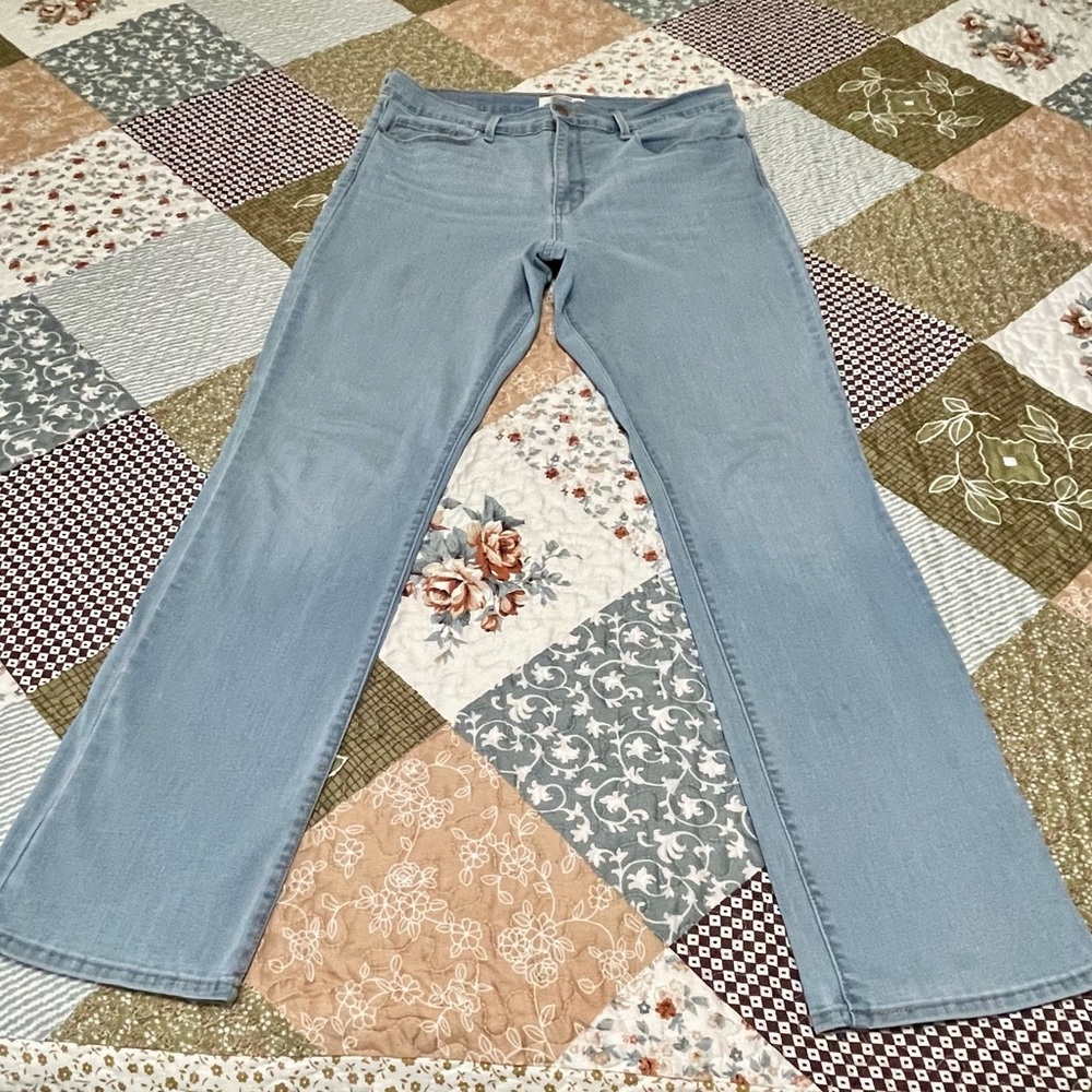 Women’s Denizen from Levi’s high rise straight size 12
